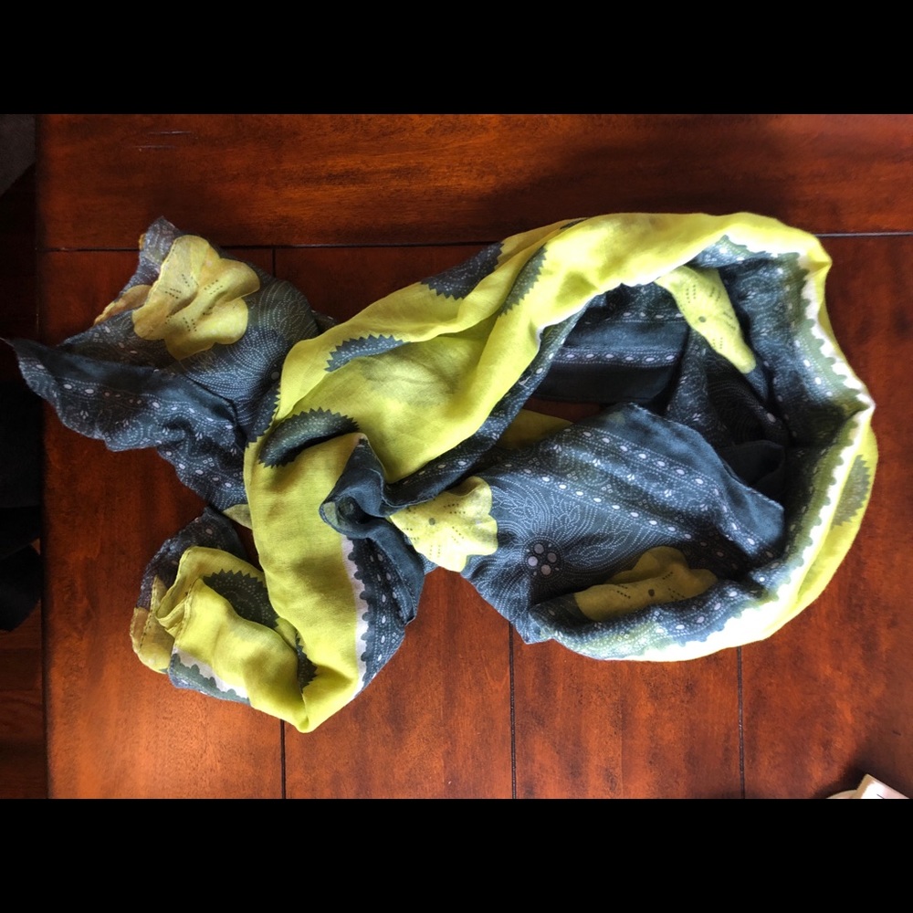 Green Floral Mandala Lightweight scarf